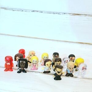 16 Count Mystery Box Mini The Walking Dead Figures